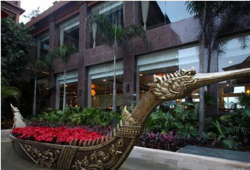 Ramada Plaza Xishuangbanna Hotel Exterior foto